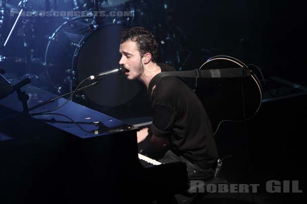 EDITORS - 2009-12-14 - PARIS - Le Bataclan - Thomas Michael Henry Smith